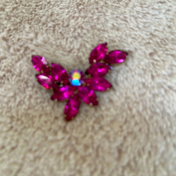 Vintage crystal pin iridescent. - Picture 1 of 3